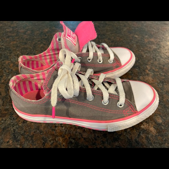 Girls converse - Picture 2 of 6